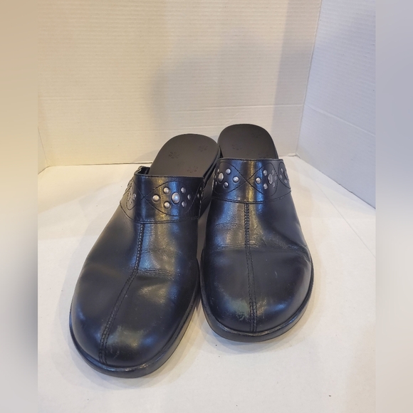 Clarks Shoes - Clark Vintage Wonen's Black Slip-On Shoes Sz 9